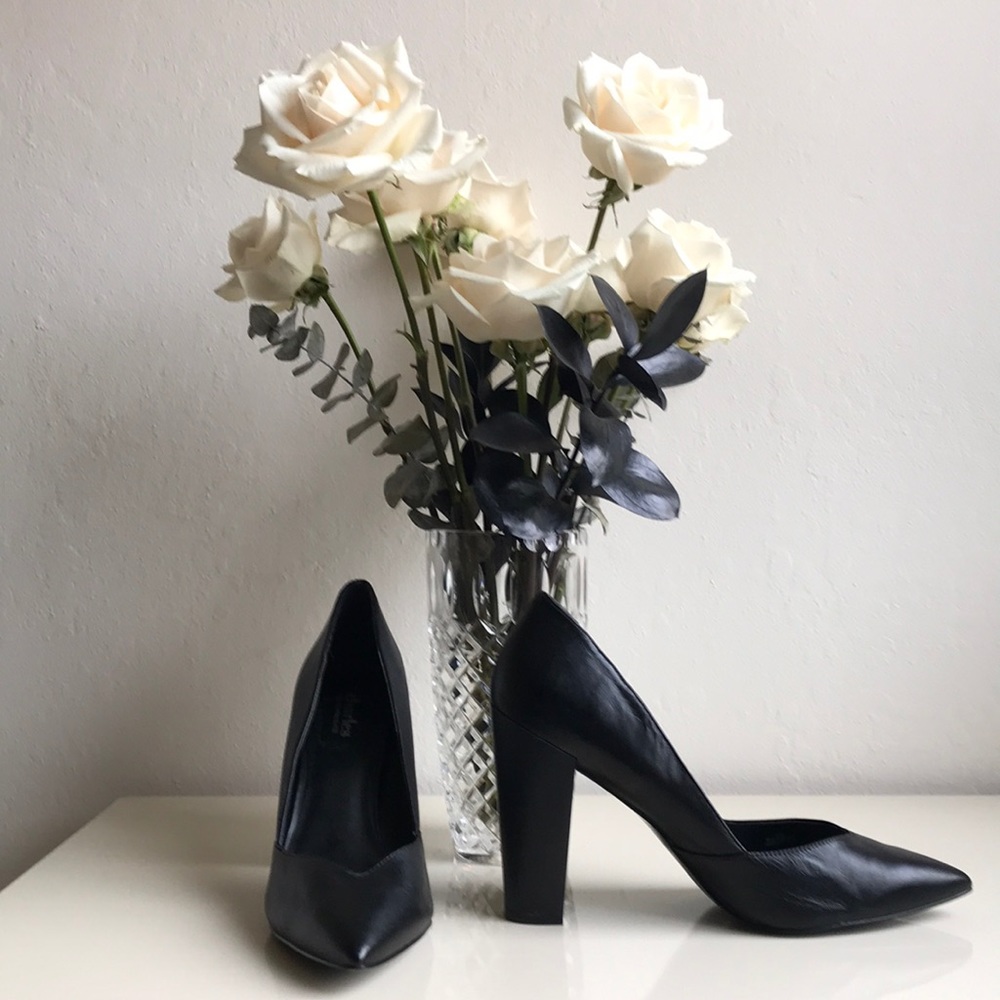 Charles David black leather heels
